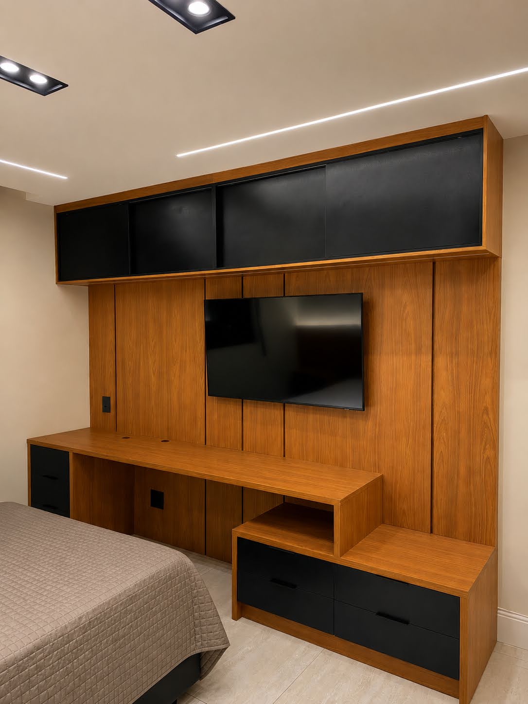 Quarto planejado contemporâneo em madeira e preto